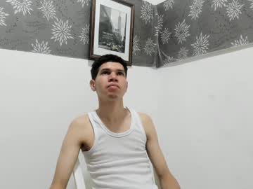 andrew_2811 - Free Live Cam Boys Online